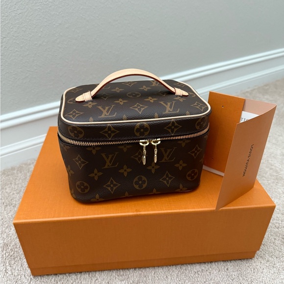 COPY - New bag nice mini mng LV. Box and receipt included. - Picture 8 of 8